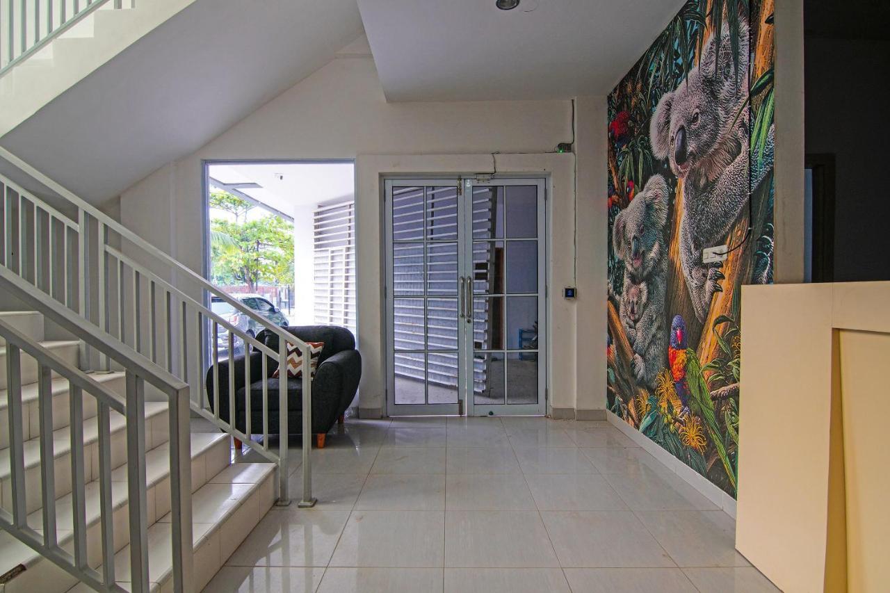 Oyo 92300 Koala House Hotel Pekanbaru Ngoại thất bức ảnh